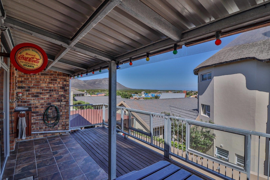 4 Bedroom Property for Sale in De Kelders Western Cape